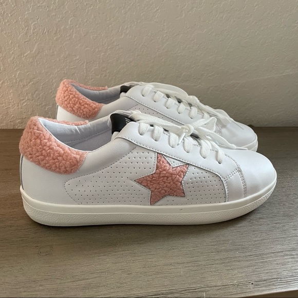 Steve Madden Shoes - NIB Steve Madden Pink Star White Sneakers Size 11